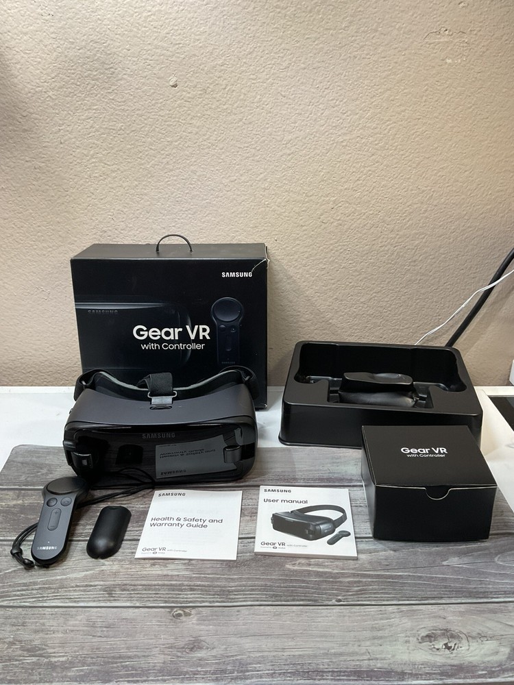 Samsung SM-R324 Gear VR W/Controller Powered by Oculus