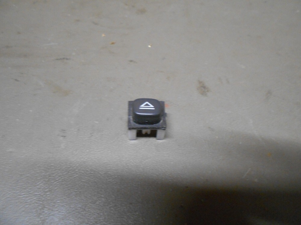 02-05 Deville 02-04 Seville Code U1R Cassette CD Player Radio Eject CD Button