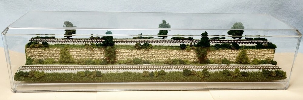 Z SCALE 16" 2-LEVEL TRACK -SUMMER SCENE-DISPLAY CASE -FOR ANY Z TRAIN