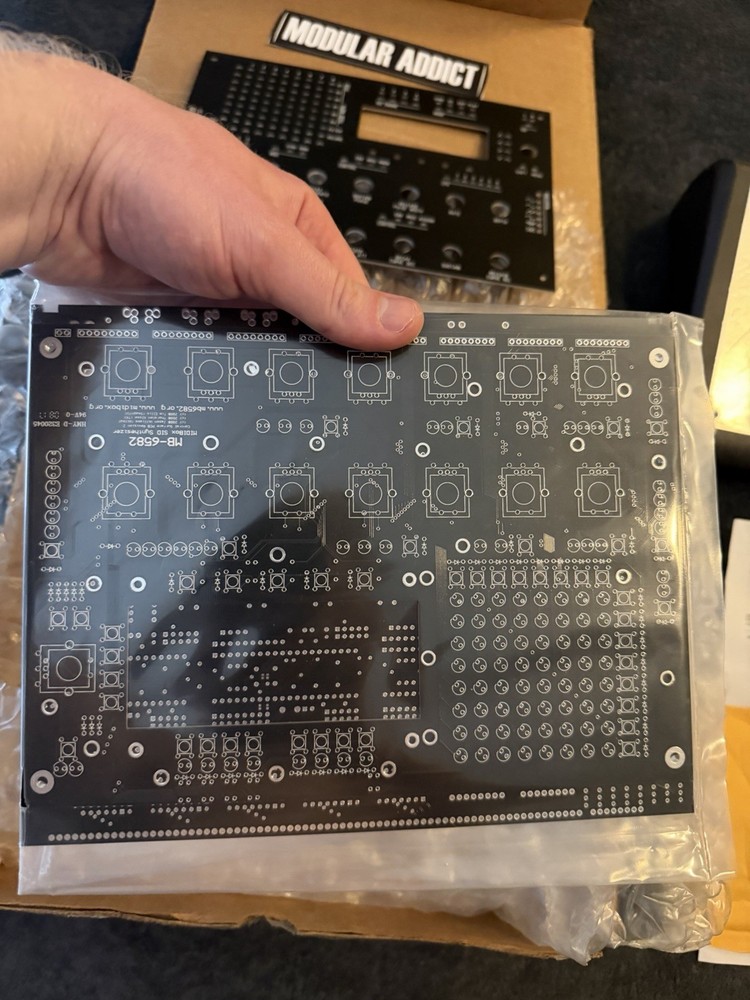 MB-6582 DIY Analog SID Synthesizer Kit/Lot Includes SID chips, PCBs, And Case +