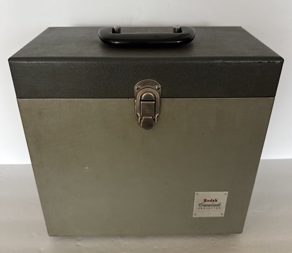 Kodak Projector 35 MM Cavalcade 510 Slide Remote And Case Powers On Untested