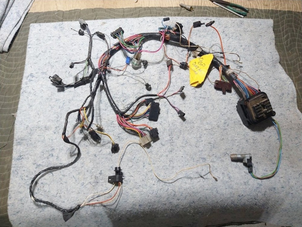 1970 GRAND PRIX DASH HARNESS WITH A/C