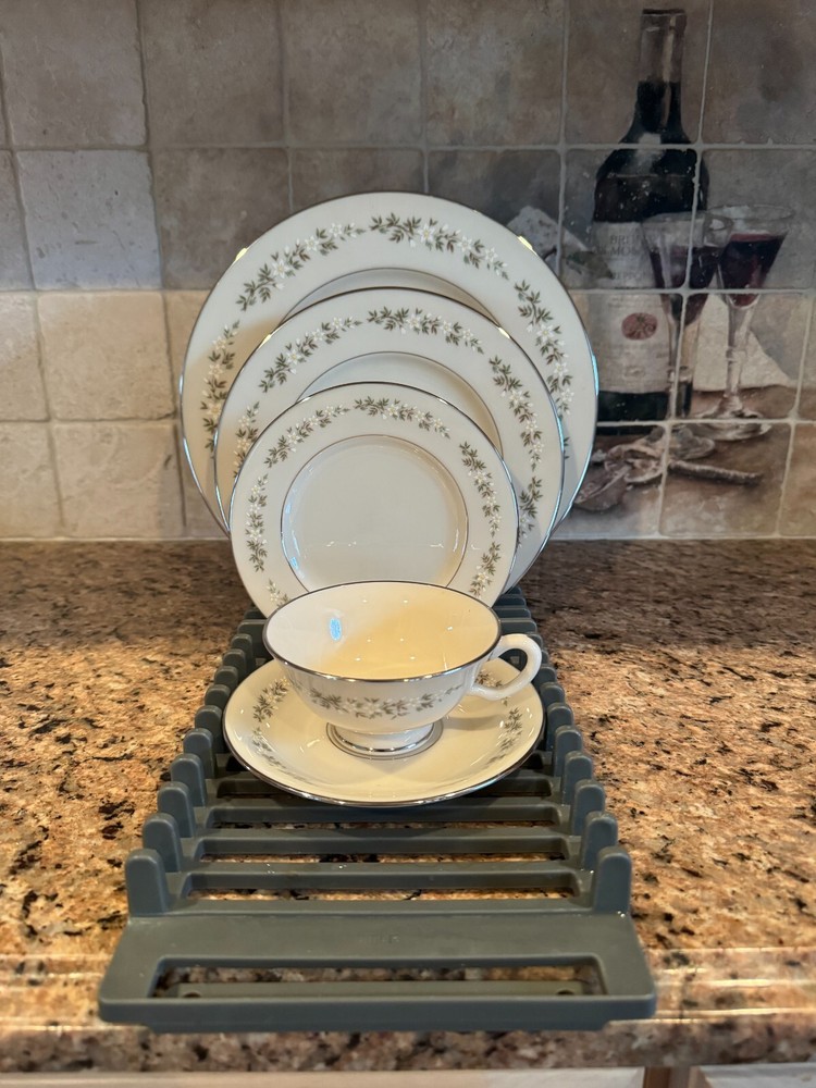 Lenox Fine China Brookdale 8 Piece Setting