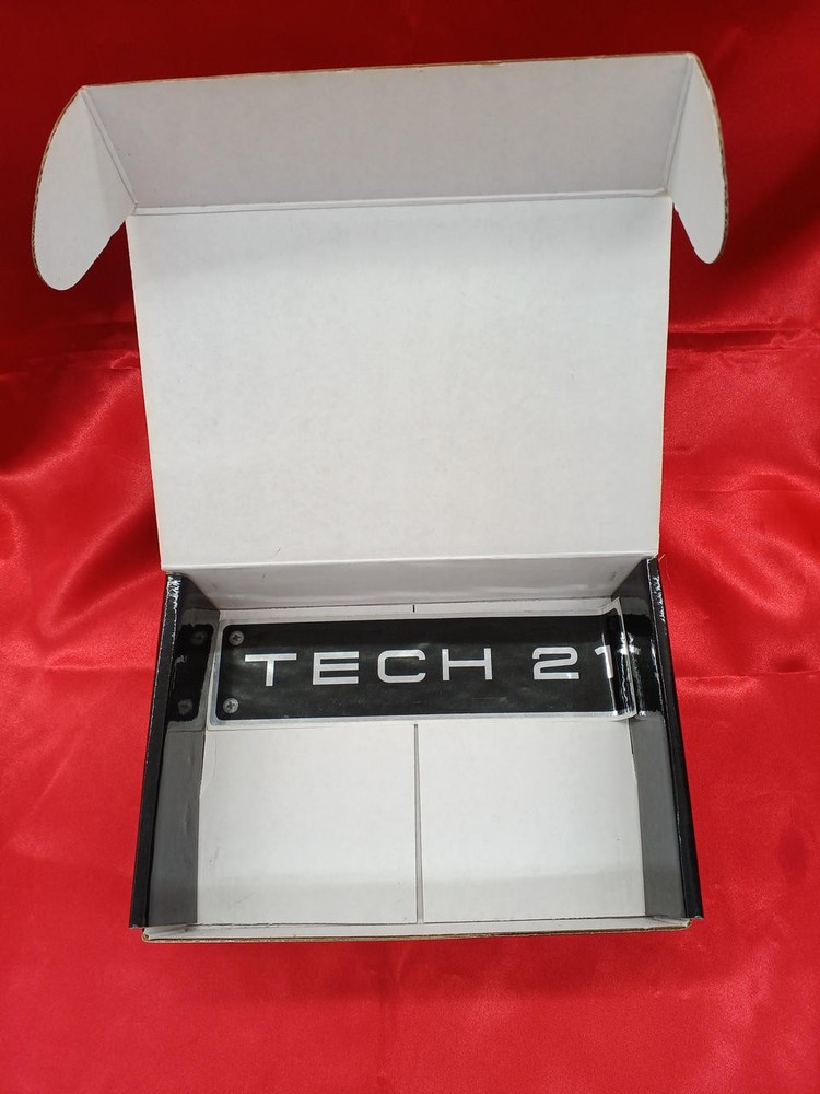 TECH 21 NYC SANS PROGRAMMABLE BASSDRIVE BASS prelifier