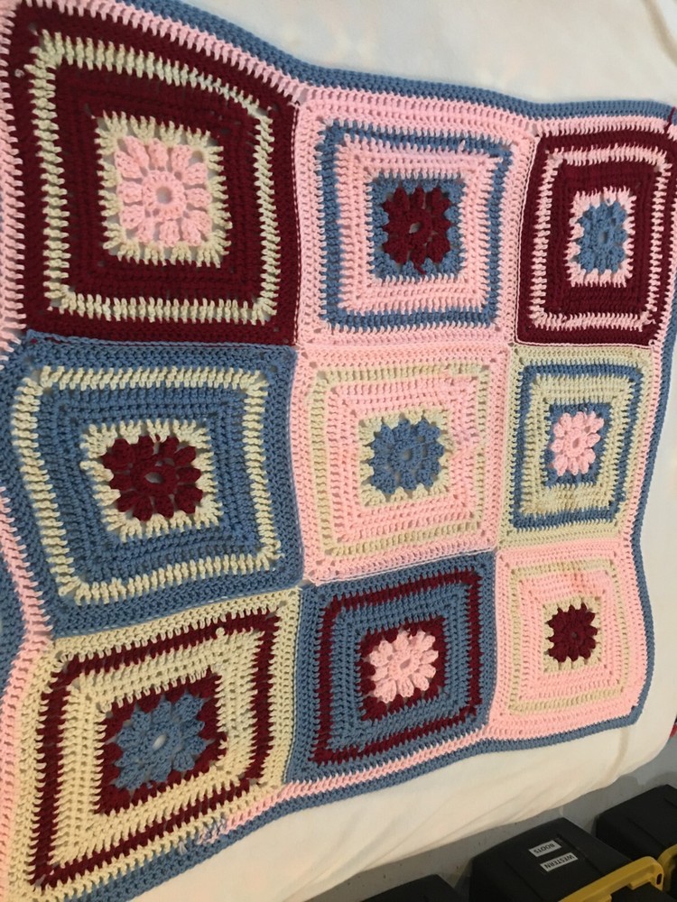 GRANNY SQUARE   AFGHAN  45.5" X 42" THROW