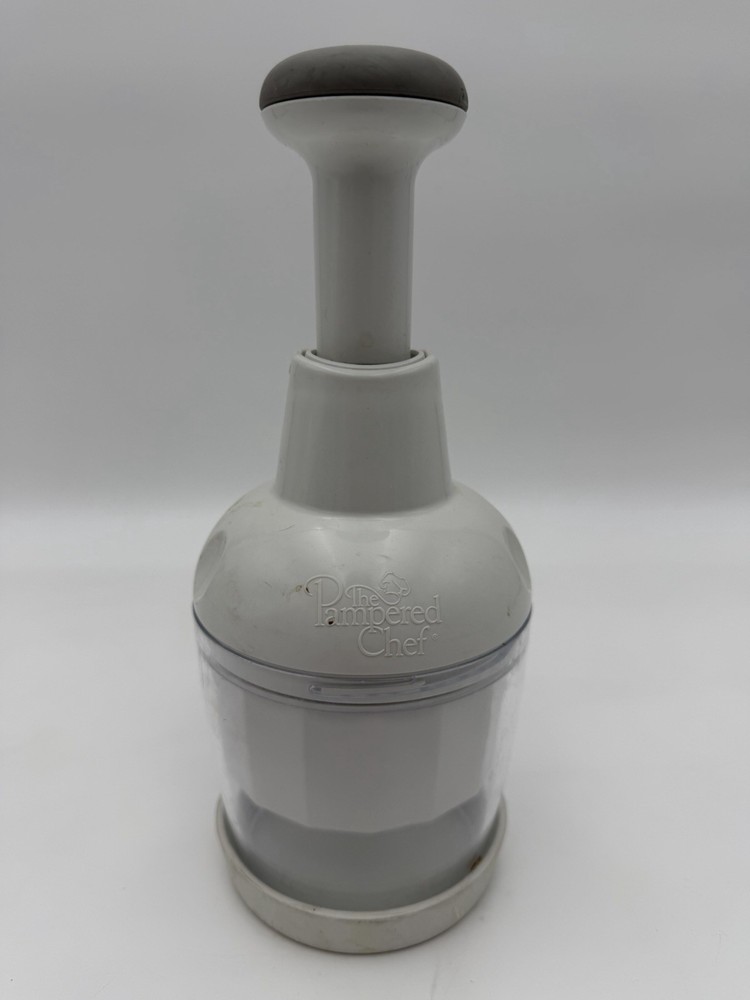 Pampered Chef Push Function Food Chopper - White - #2585: Preowned