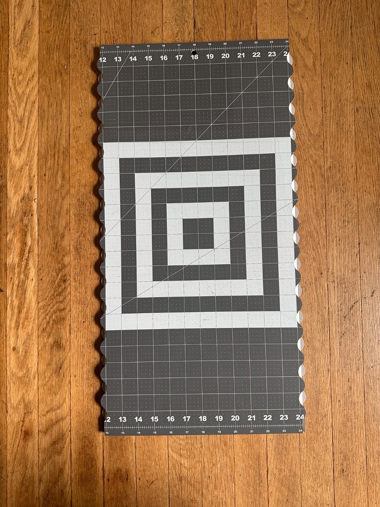 FISKARS Folding Cutting Mat 24X36 In NON-Slip Self-Healing Surface