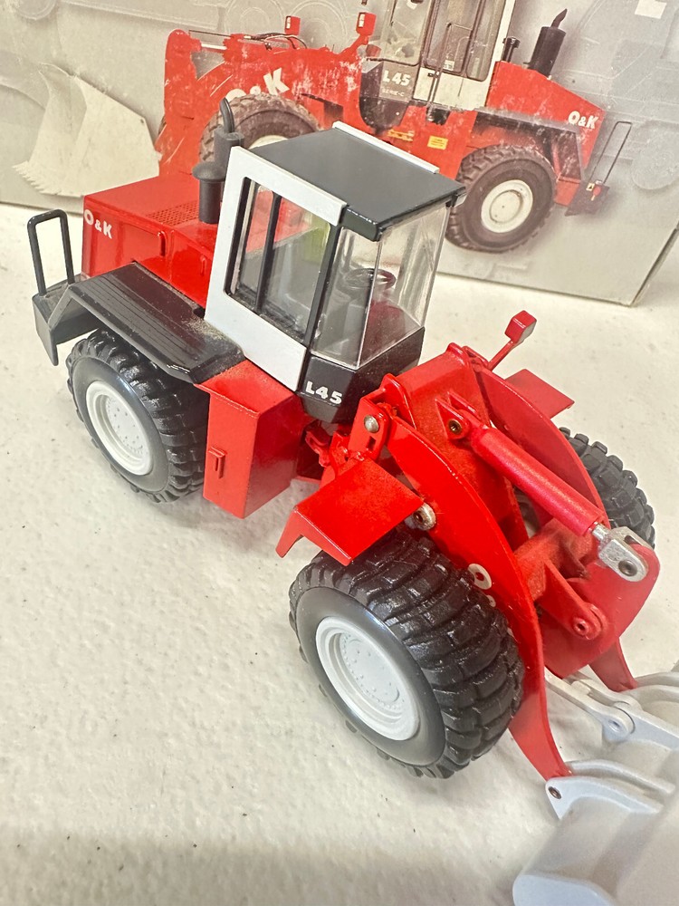 O&K L45 Wheel Loader By Conrad 1/50th Scale