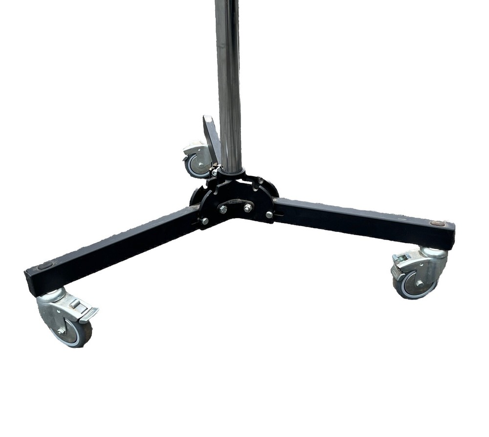 Avenger A660 Roller Folding Base Stand with Braked Wheels (Chrome)