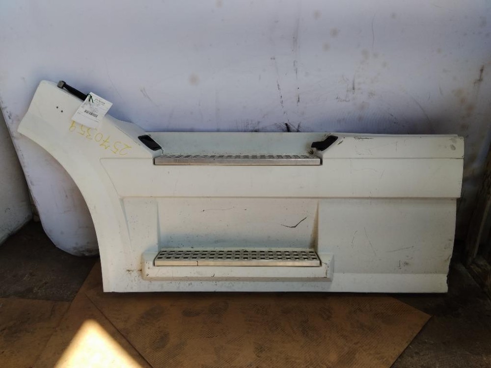 For 2008 VOLVO VNL SIDE FAIRING Left ,  CO