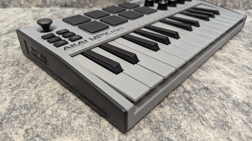 Akai Professional MPK Mini MK3 25-Key USB MIDI Keyboard & Pad Controller