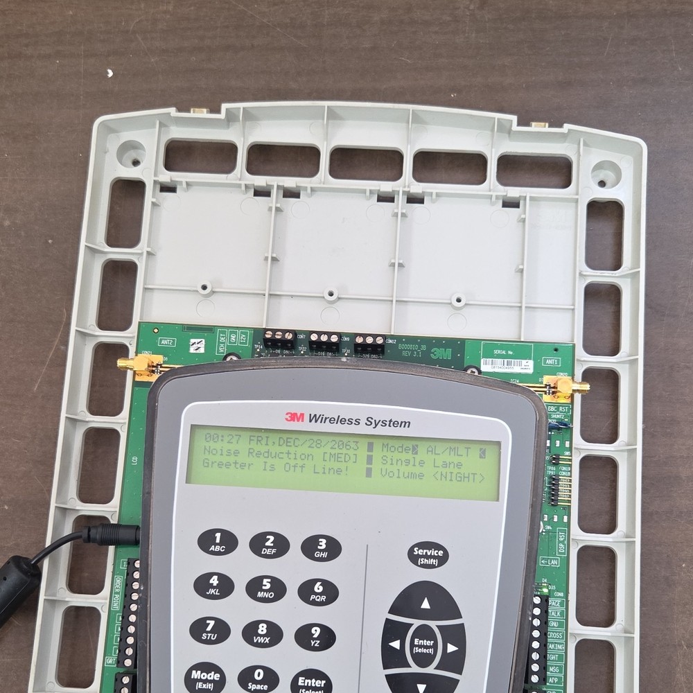 3M XT-1 Drive Thru system in used good working condition.