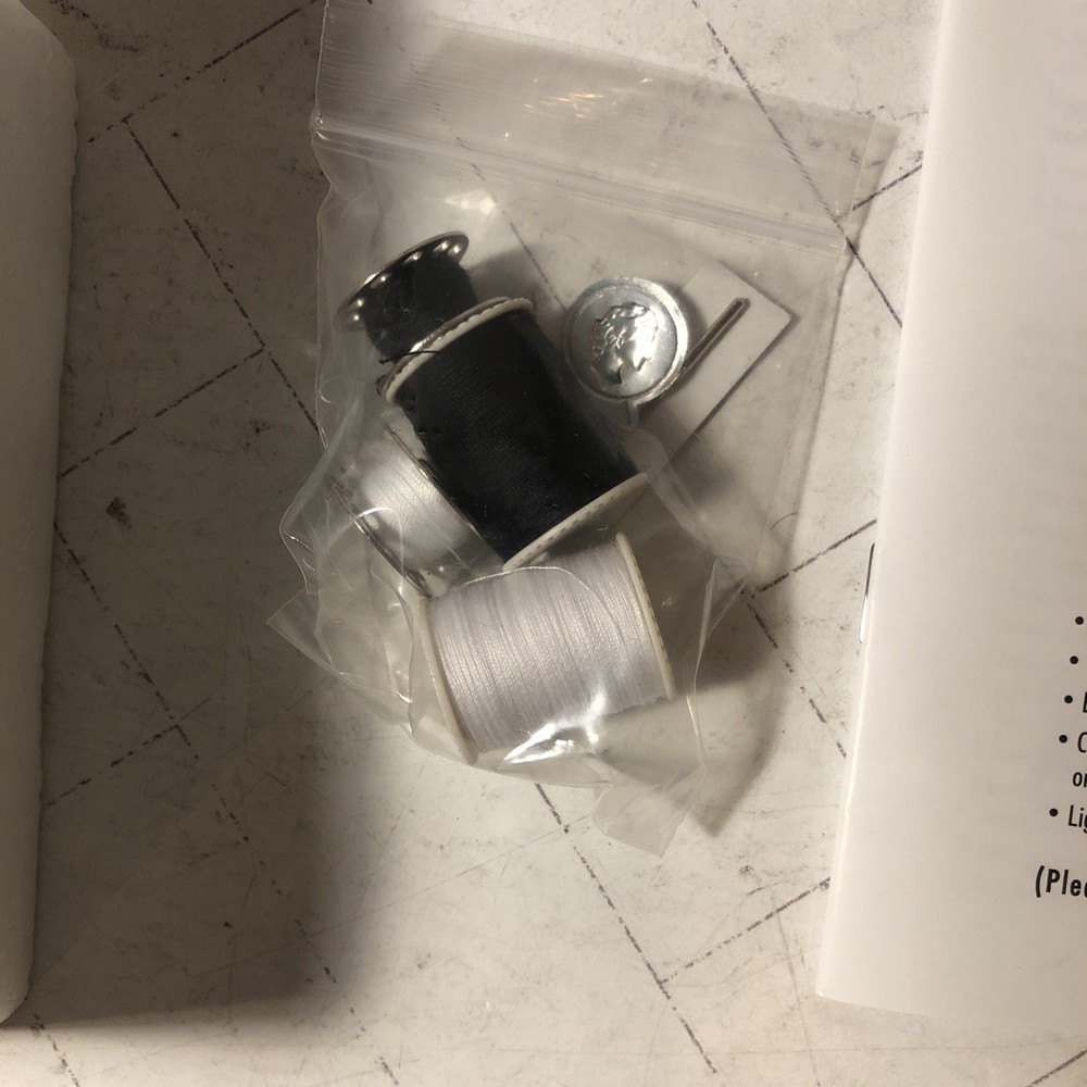 Easy Stitcher Table Top Sewing Machine D2-5001 BARELY USED