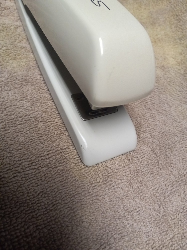 Swingline Desktop Stapler Model 646 - Off White - With Staples