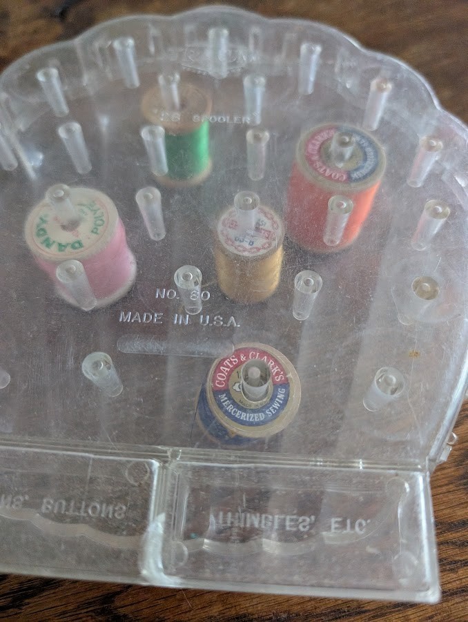 Vintage TRAUM Clear Plastic Shell Shaped Thread 28 Spool Case EMPTY