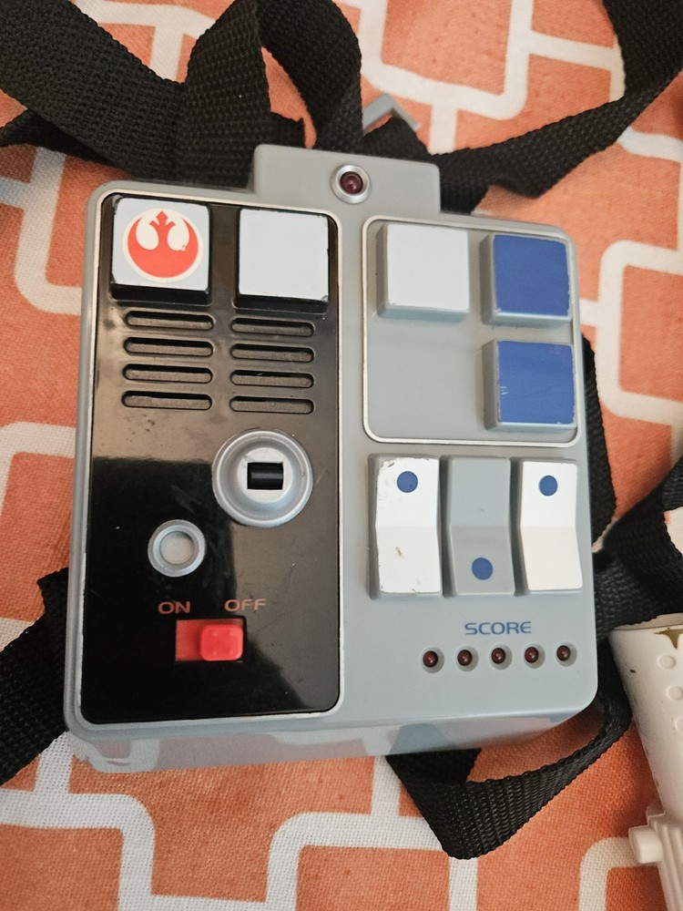 Tiger Electronics Star Wars Han Solo Laser Tag 2 Blasters 3 sensors Functional!!