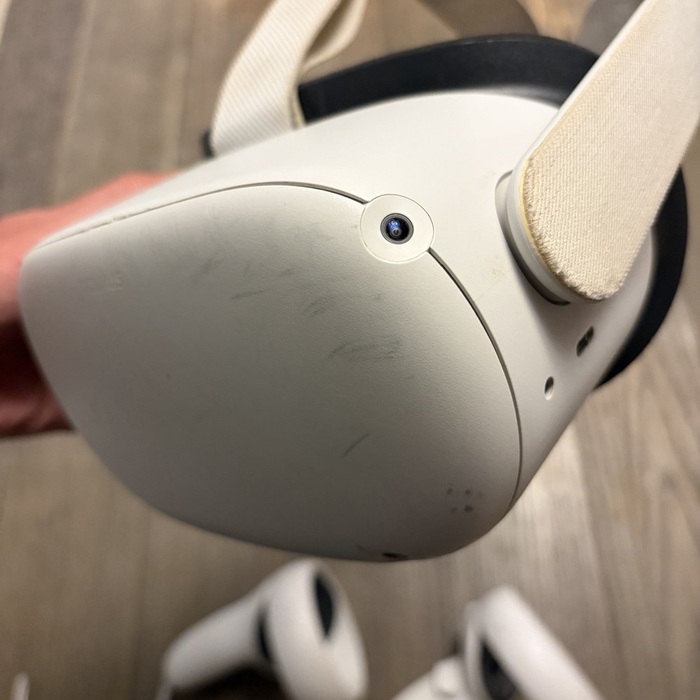Meta / Oculus Quest 2 256gb with controllers - Fully Functional Needs Face Pad