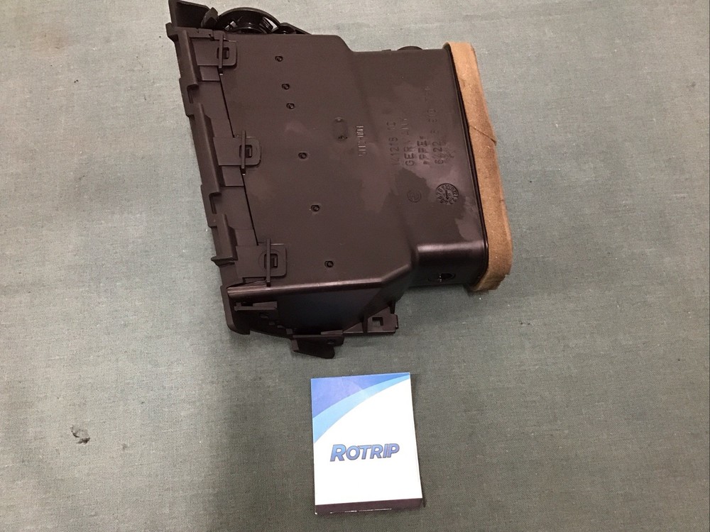 BMW E61 5 SERIES LEFT FRONT DASHBOARD VENT #6910731
