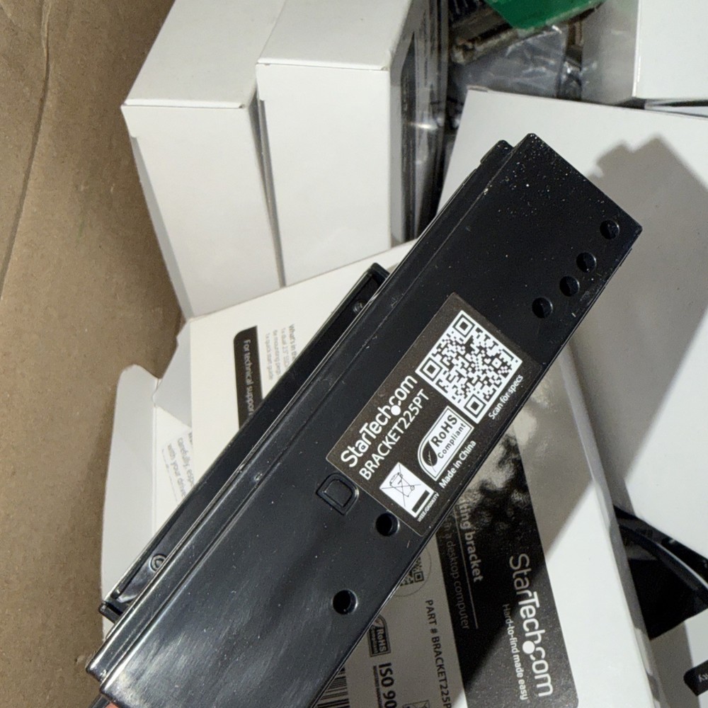 StarTech.com Dual 2.5" SSD/HDD Mounting Bracket for 3.5 Drive Bay - Tool-Less