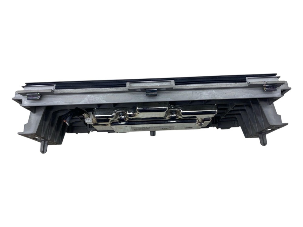 2022-2025 AUDI Q4 E-TRON FRONT DASH MULTIMEDIA DISPLAY SCREEN STEREO *SCRATCH*