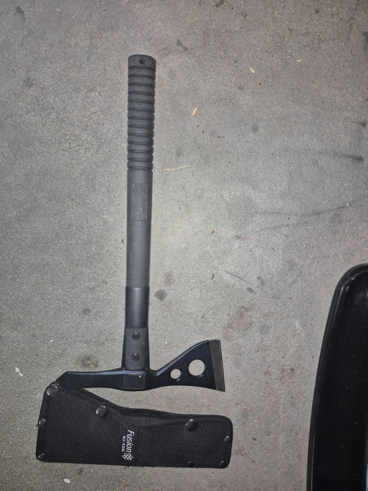 sog fusion tactical tomahawk