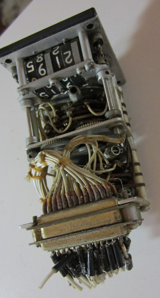 VINTAGE MILITARY CONTROL HEAD VOR/DME DIAL FUNCTIONS