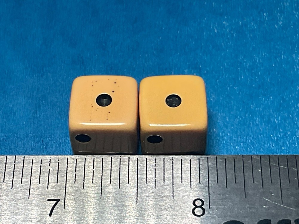 SMALLER PAIR BAKELITE DICE—-——--P-1