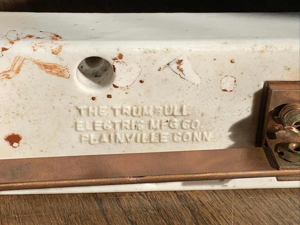 Trumbull Knife Switch