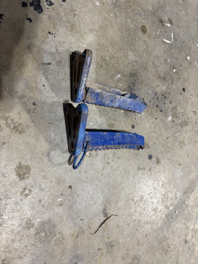 1987 Suzuki LT250R Foot Pegs