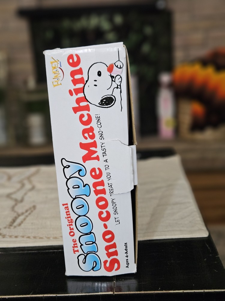 Fundex Snoopy Sno-cone Machine Peanuts Ice Shaving Maker Includes Accessories