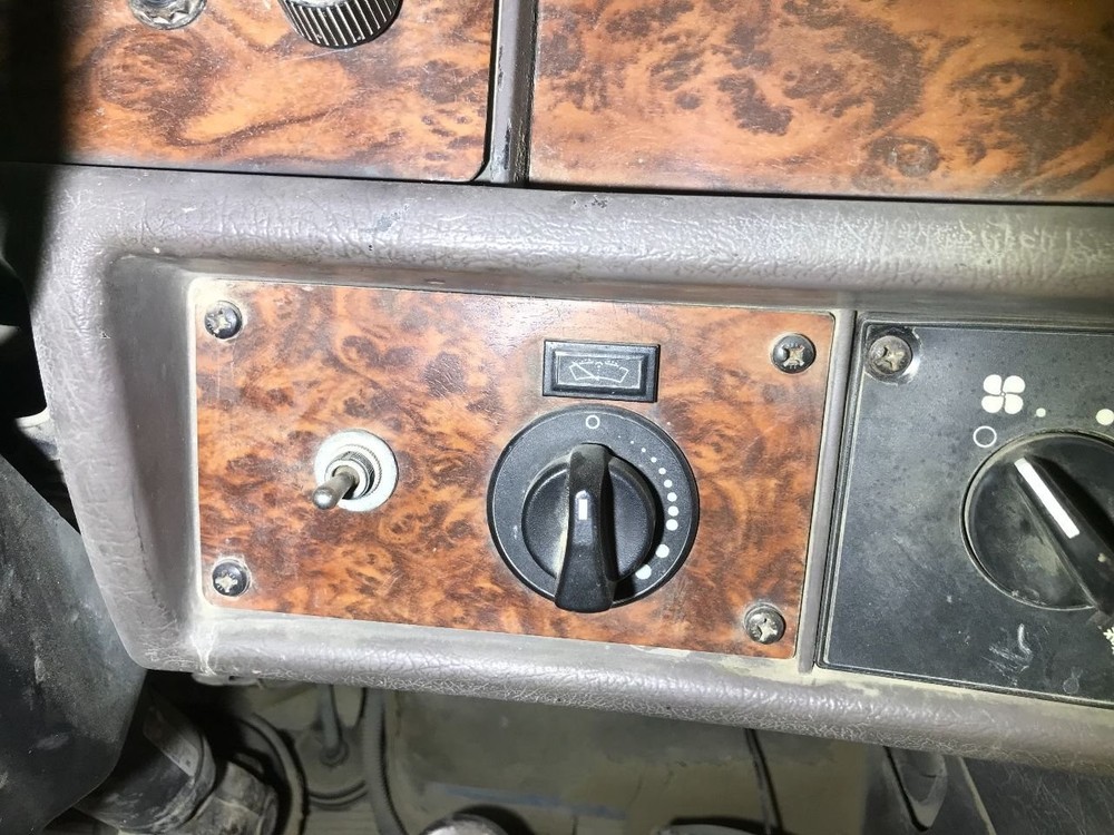 2002-2006 Kenworth W900S SWITCH Dash Panel - Used