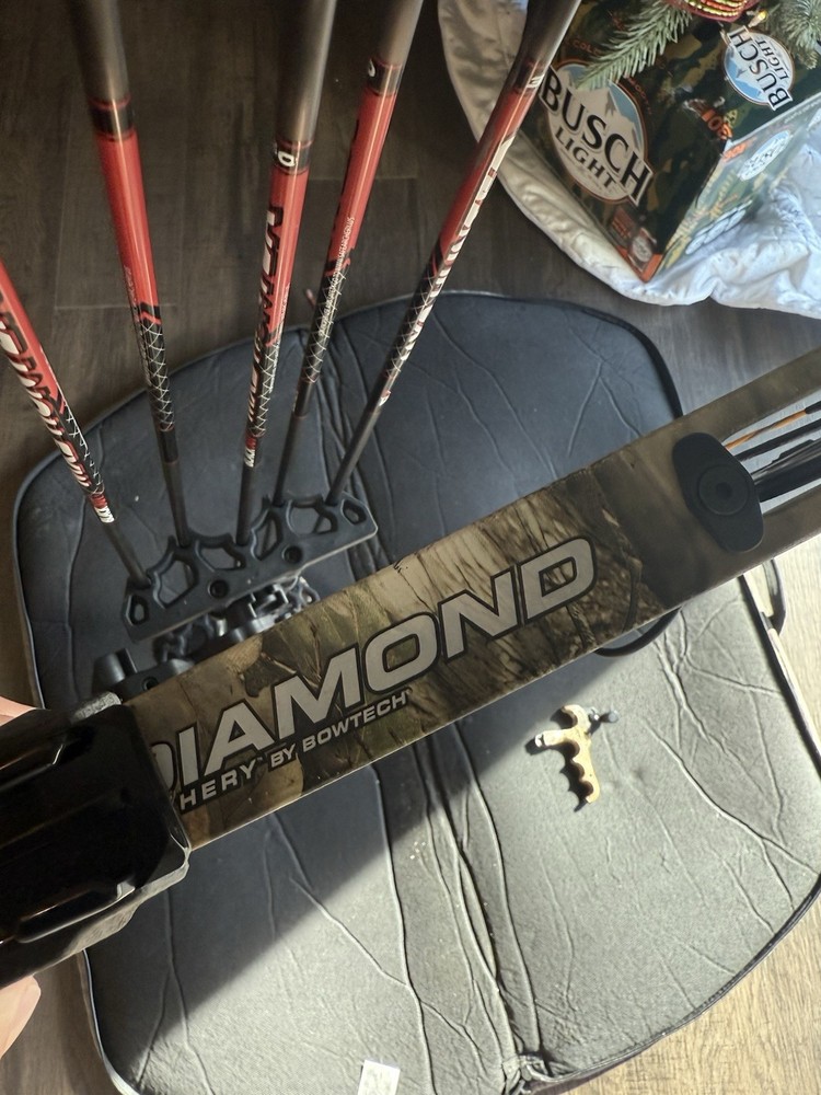 Diamond by Bowtech Complete Starter Bow Package Compound