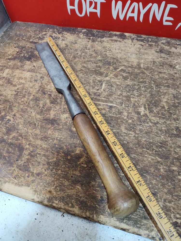 Early Hart 1-1/2" Bevel Edge Socket Framing Chisel Timber Slick