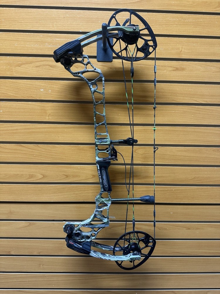 Mathews Triax Compound Bow - RH - 70# Max