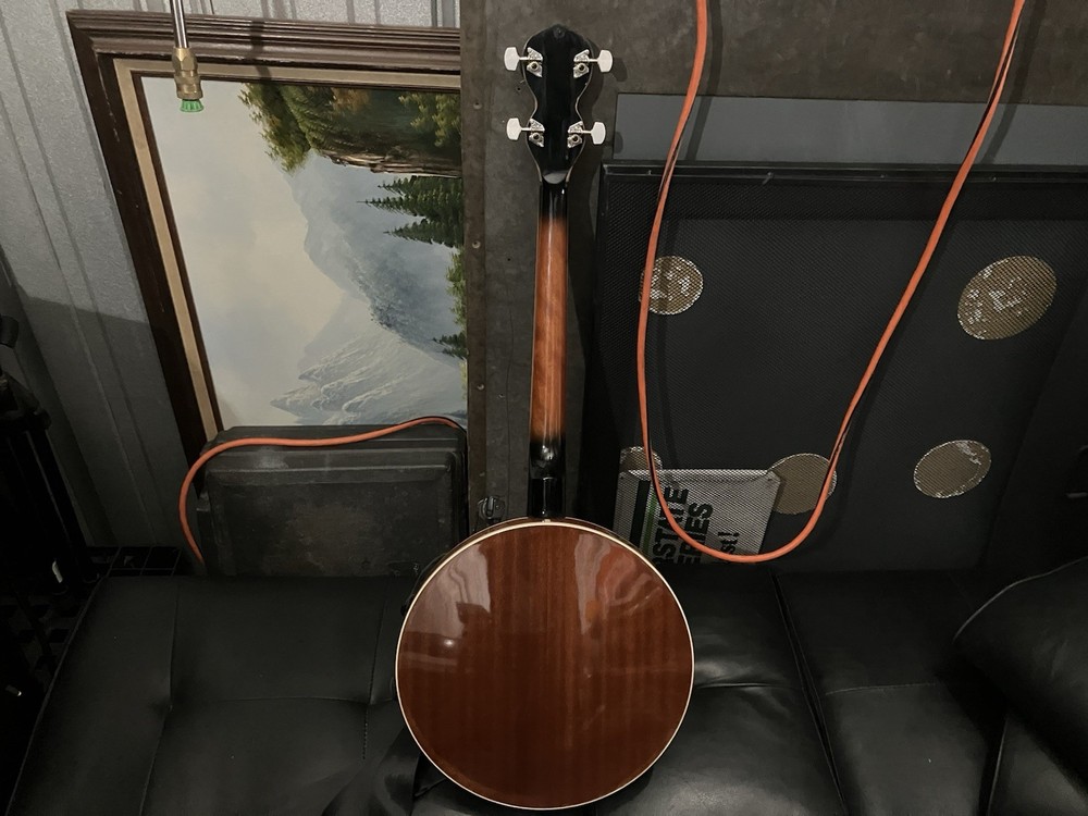 Dan Maloney’s Guitars Practice Left Handed Four String Banjo Holding Pattern