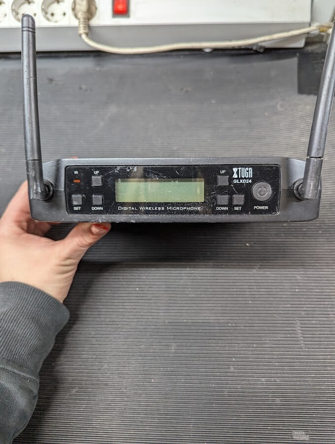 XTUGA GLXD24 Digital Wireless Microphone Receiver - Used Working
