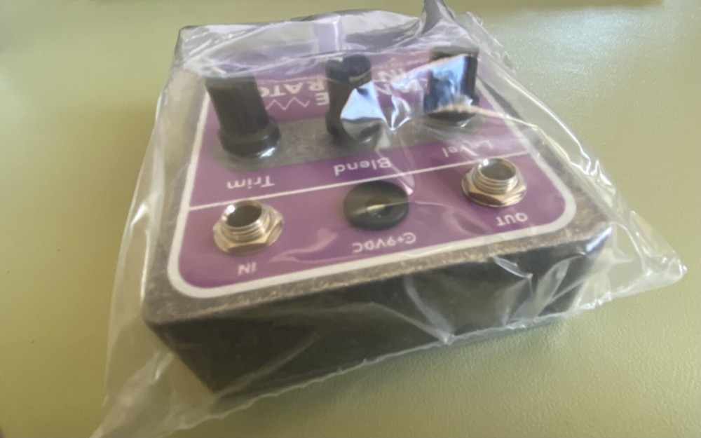 Mono Division Triangle Integrator Wave Converter Effects Pedal