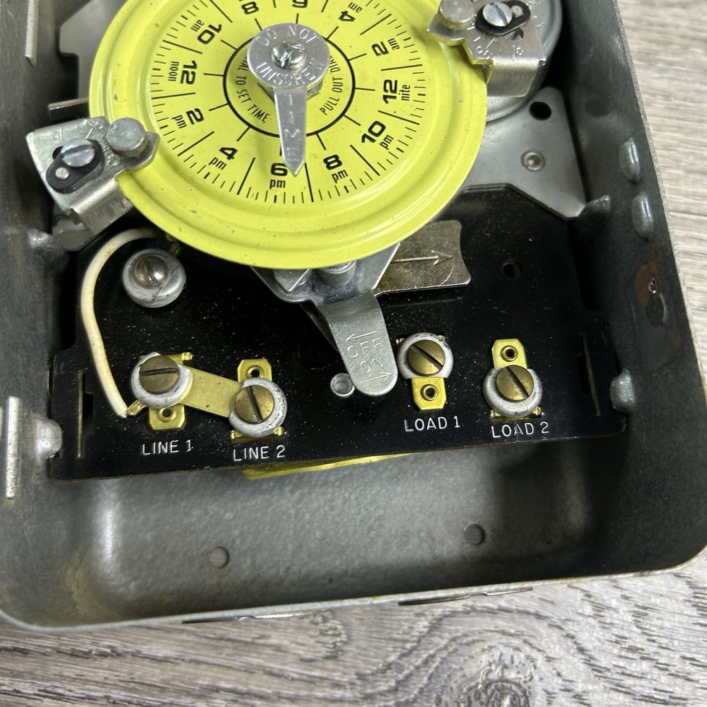 Dayton 2E025 Short Range Timer 125V 5-60Mins Oem