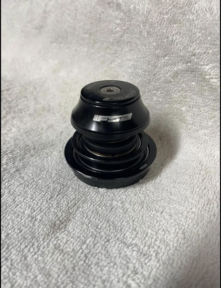 FSA headset 1 1/8. Works Perfectly