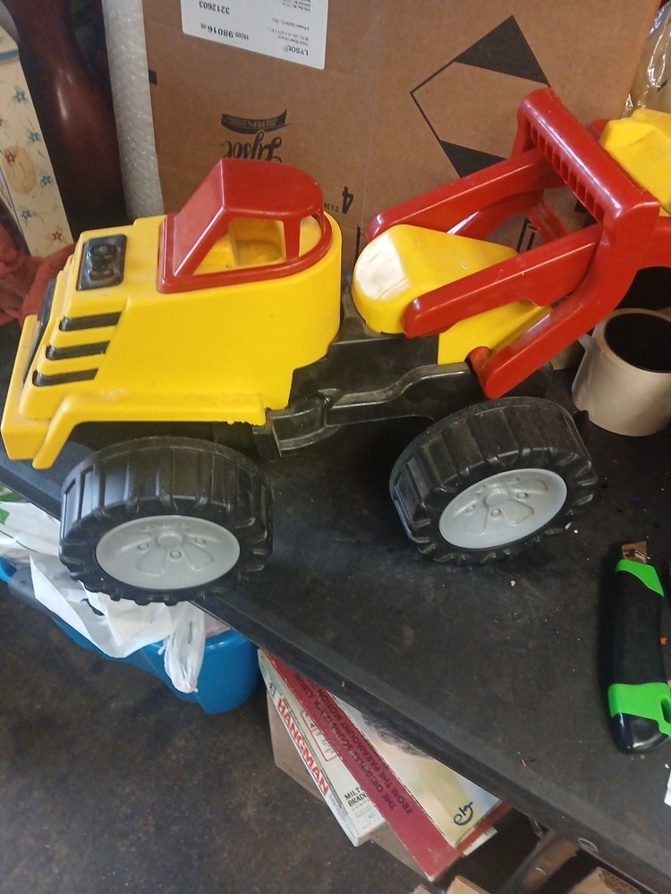 American Plastic Toys Gigantic Loader