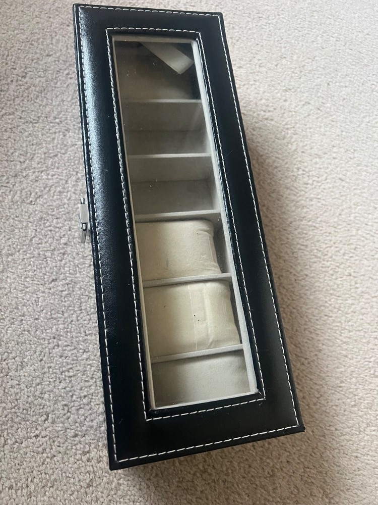 6-Slot Watch Box – 2 cushions missing
