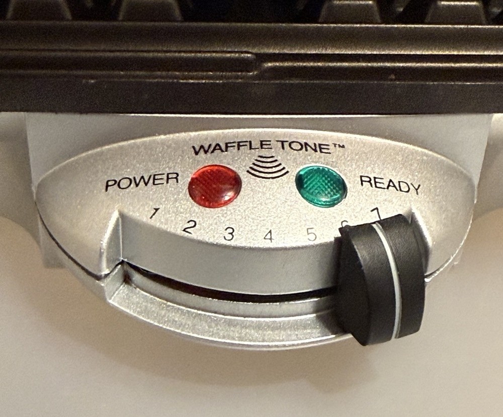 Villanova Uno Square Belgian Waffle Maker Model 2000 1000 Watts