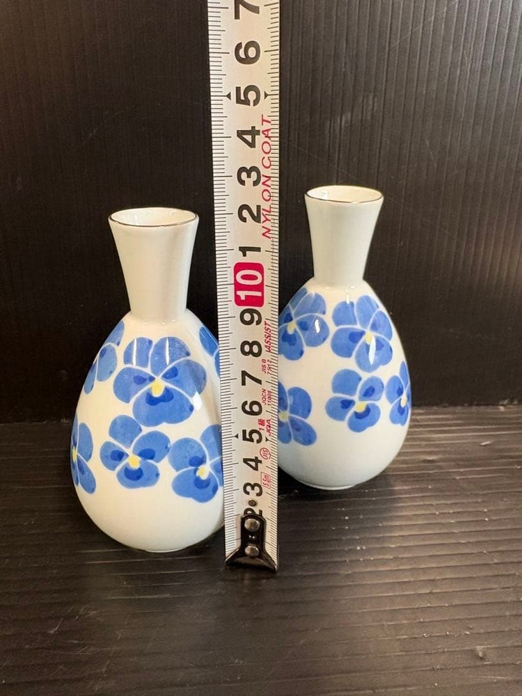 ✨Arita ware✨Ceramic sake bottle with blue flower pattern