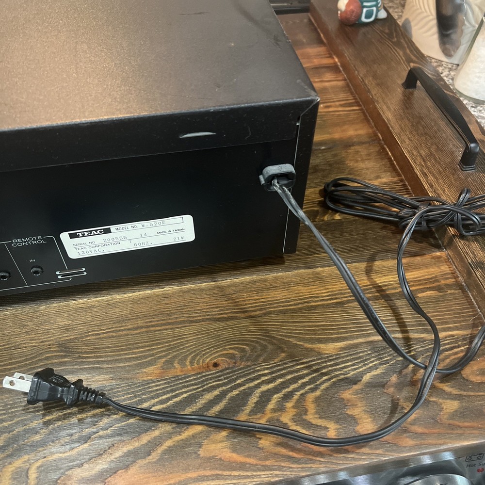 TEAC W-520R Dual Auto Reverse Cassette Deck (Powers On)
