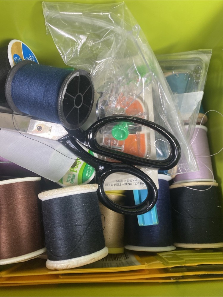 Mixed Sewing Items Including Green Plastic Sewing Box (See Pictures)