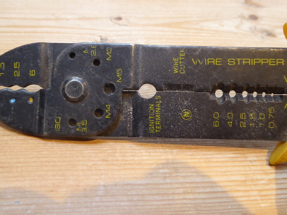 VINTAGE TOOLS OLD HAND HELD 8" WIRE STRIPPERS #160