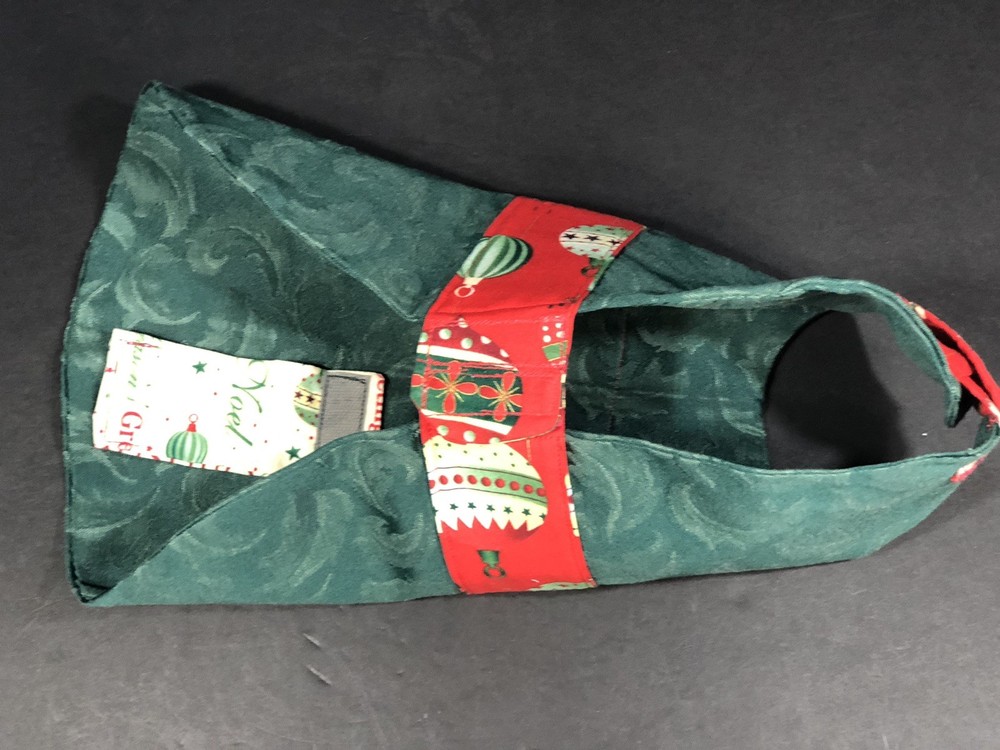 Christmas Dog Clothes Small Emerald Green Leaf Pattern & Red White Contrast NEW