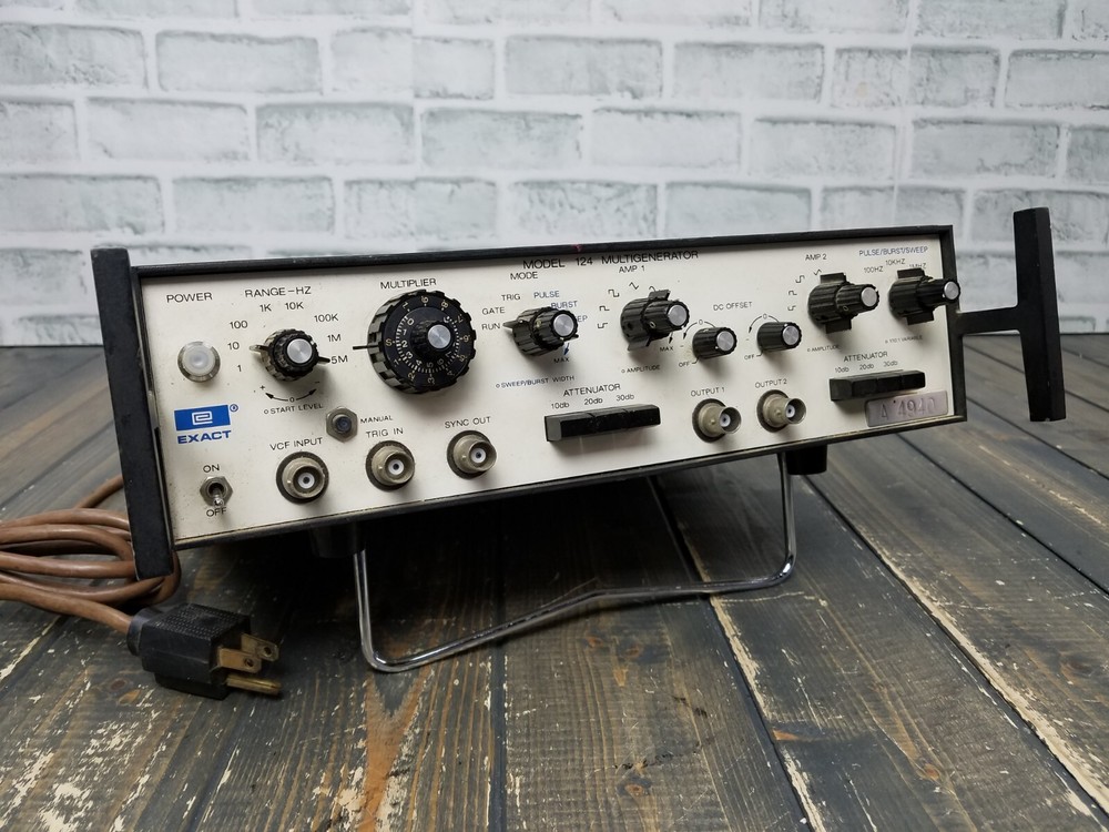 EXACT Electronics MODEL 124 MULTIGENERATOR **TURNS ON / UNTESTED**