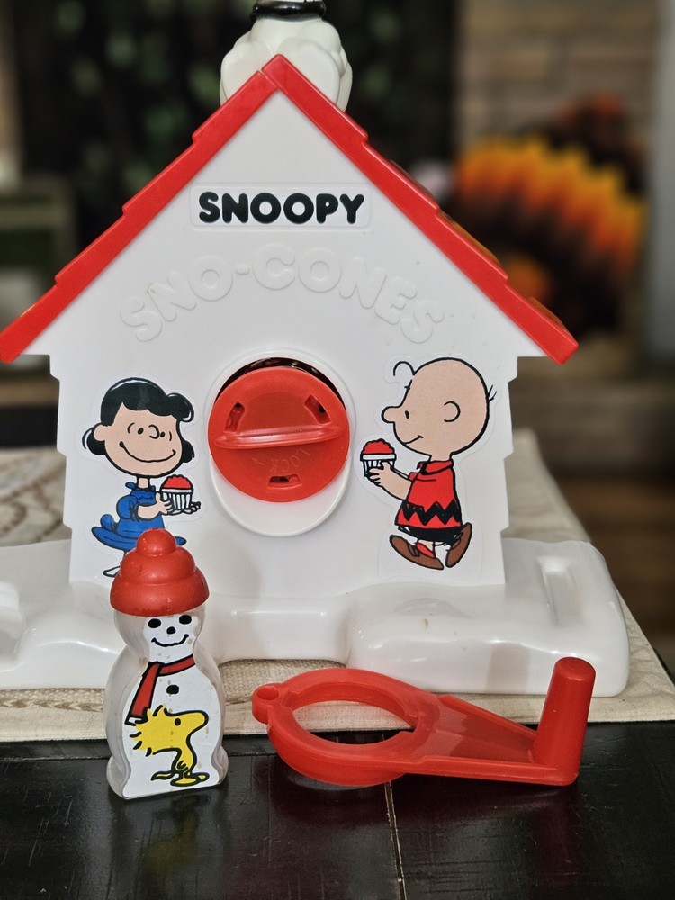 Fundex Snoopy Sno-cone Machine Peanuts Ice Shaving Maker Includes Accessories