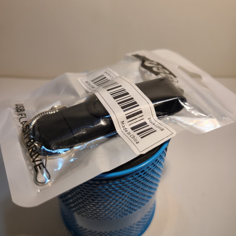 128GB Sleeved USB Flash Drive with Keychain and Clasp Features.